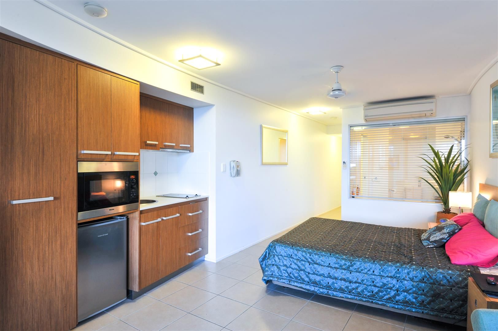 1a/18 Seaview Drive, Airlie Beach QLD 4802, Image 2