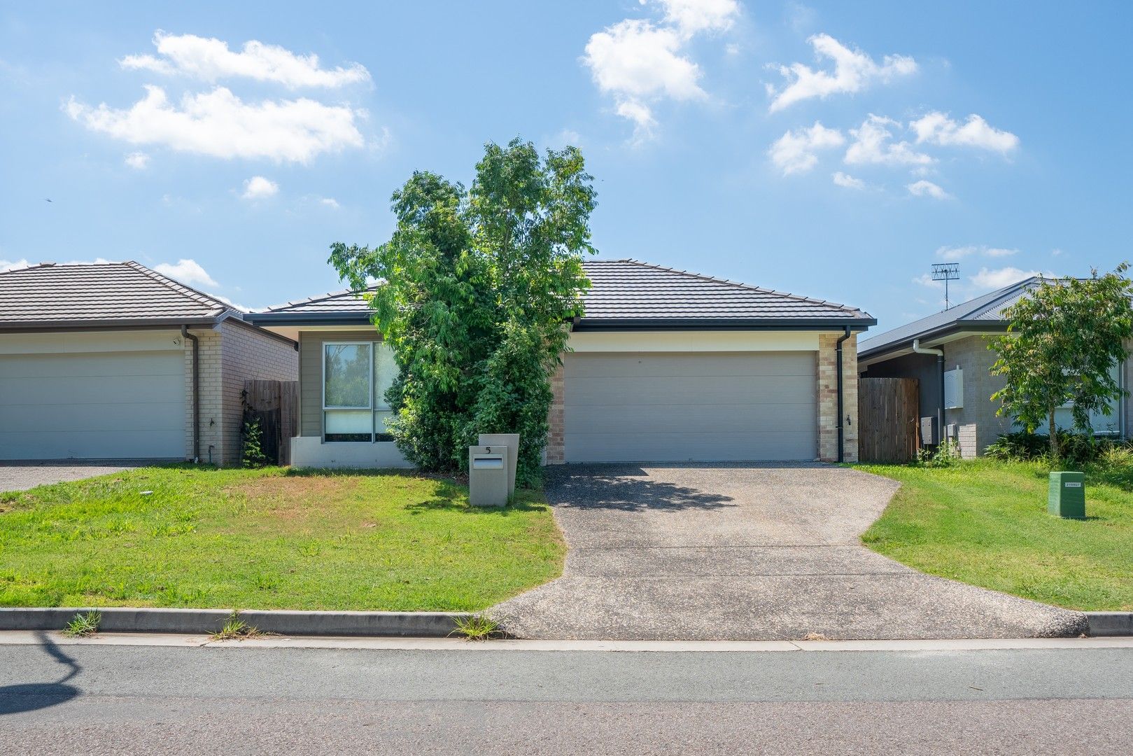 4 bedrooms House in 5 Fairbourne Terrace PIMPAMA QLD, 4209