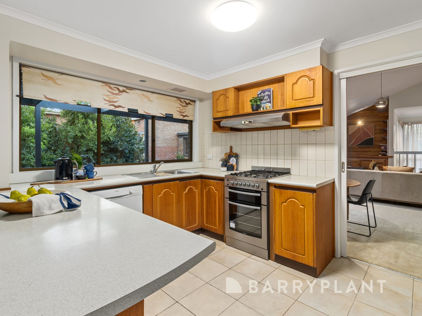 9 Huntingdon Drive, Wantirna South VIC 3152, Image 2