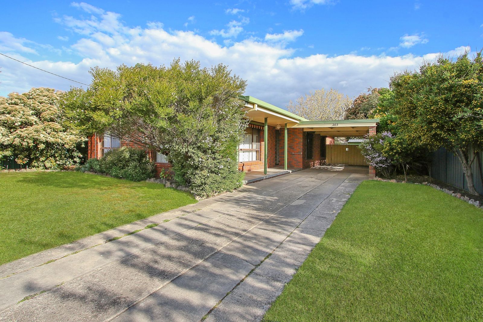 3 bedrooms House in 365 Shirleen Crescent LAVINGTON NSW, 2641