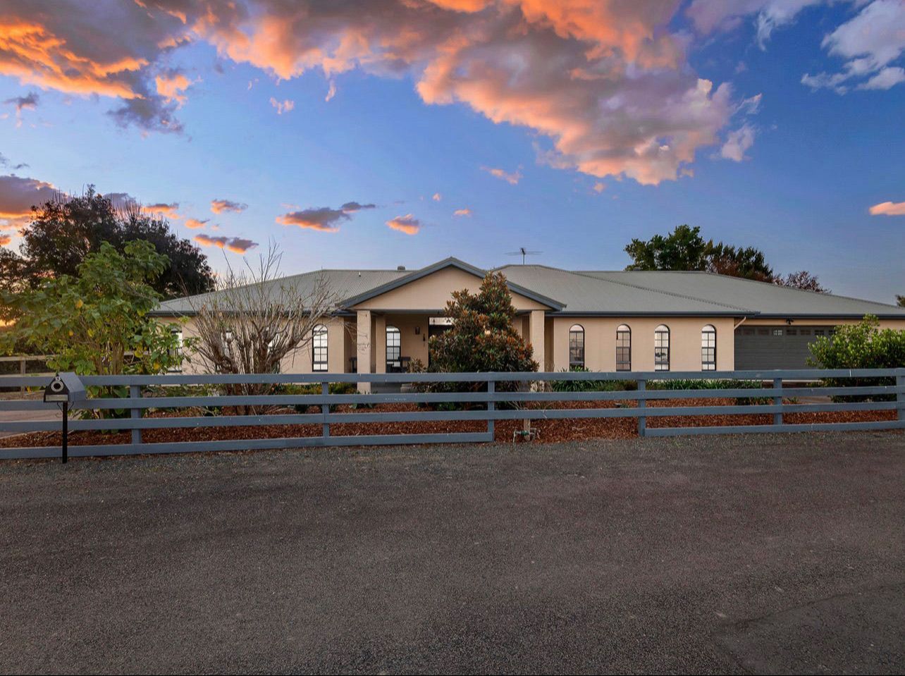 4 bedrooms House in 13 Aberglasslyn Lane ABERGLASSLYN NSW, 2320