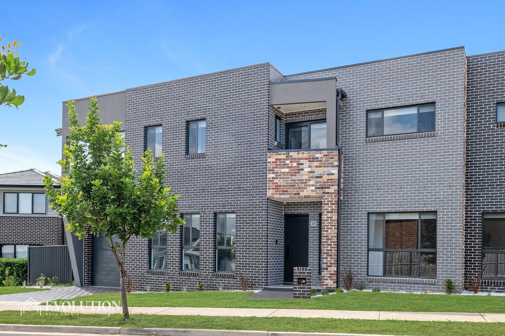 5 bedrooms Semi-Detached in 35 Midnight Avenue CADDENS NSW, 2747