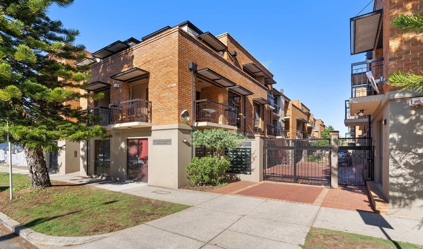 2 bedrooms Apartment / Unit / Flat in 6/120-122 Lake Street PERTH WA, 6000