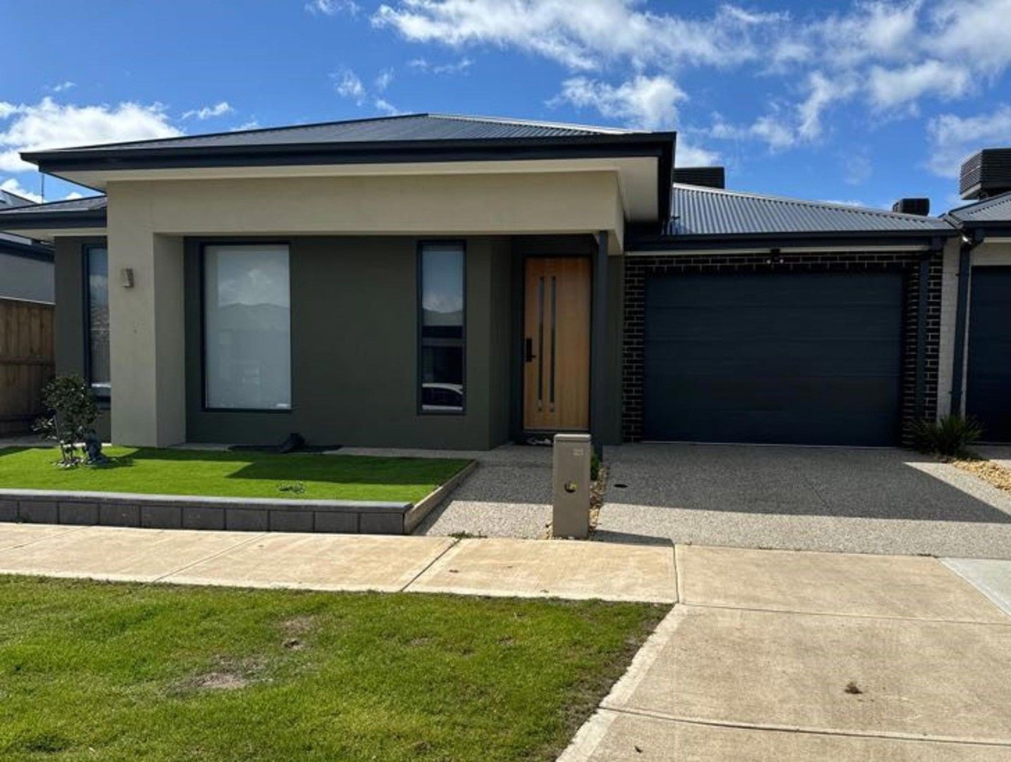 4 bedrooms House in 25 Serenade Street DONNYBROOK VIC, 3064