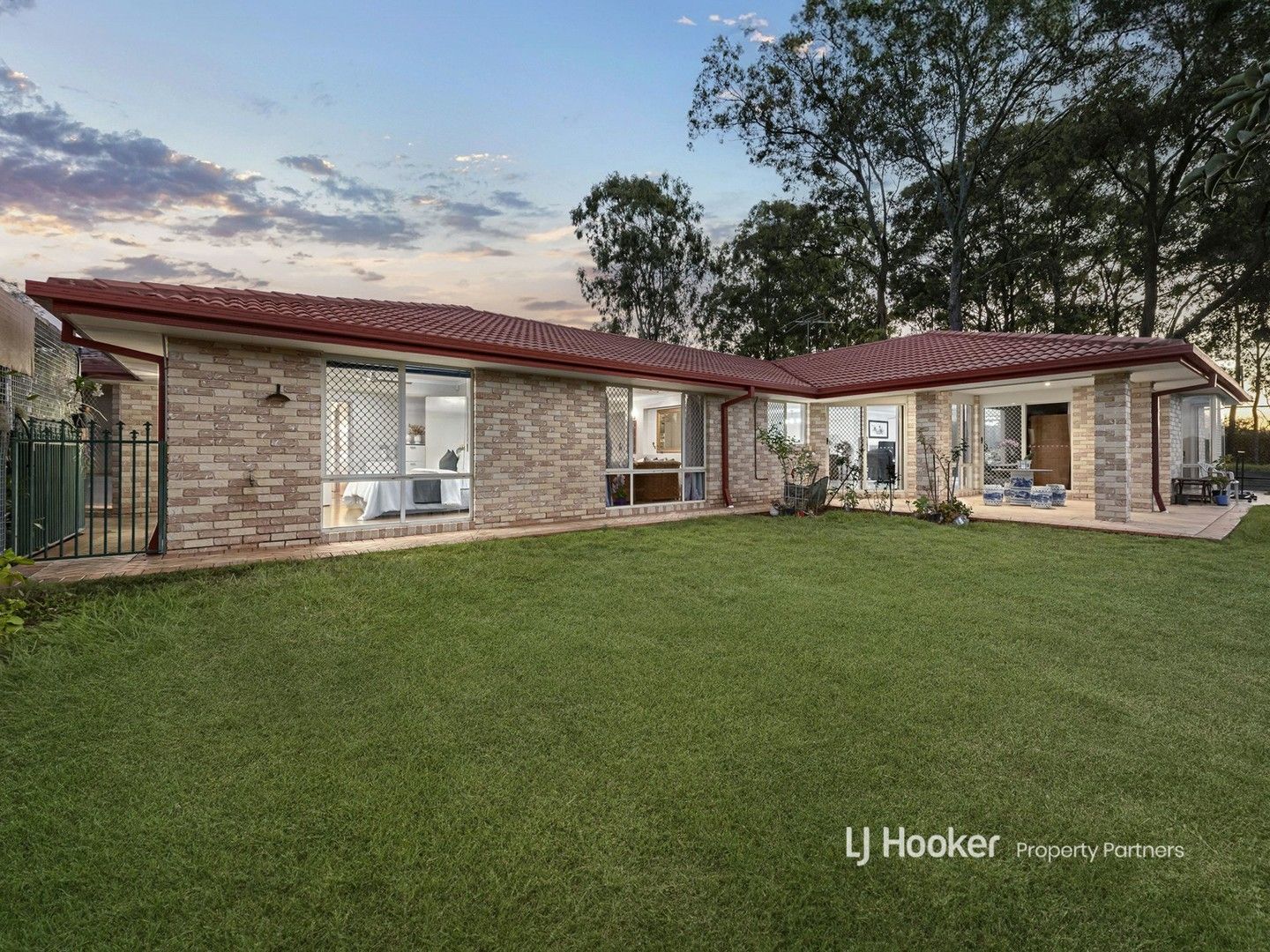 34 Eastwood Drive, Mansfield QLD 4122, Image 0