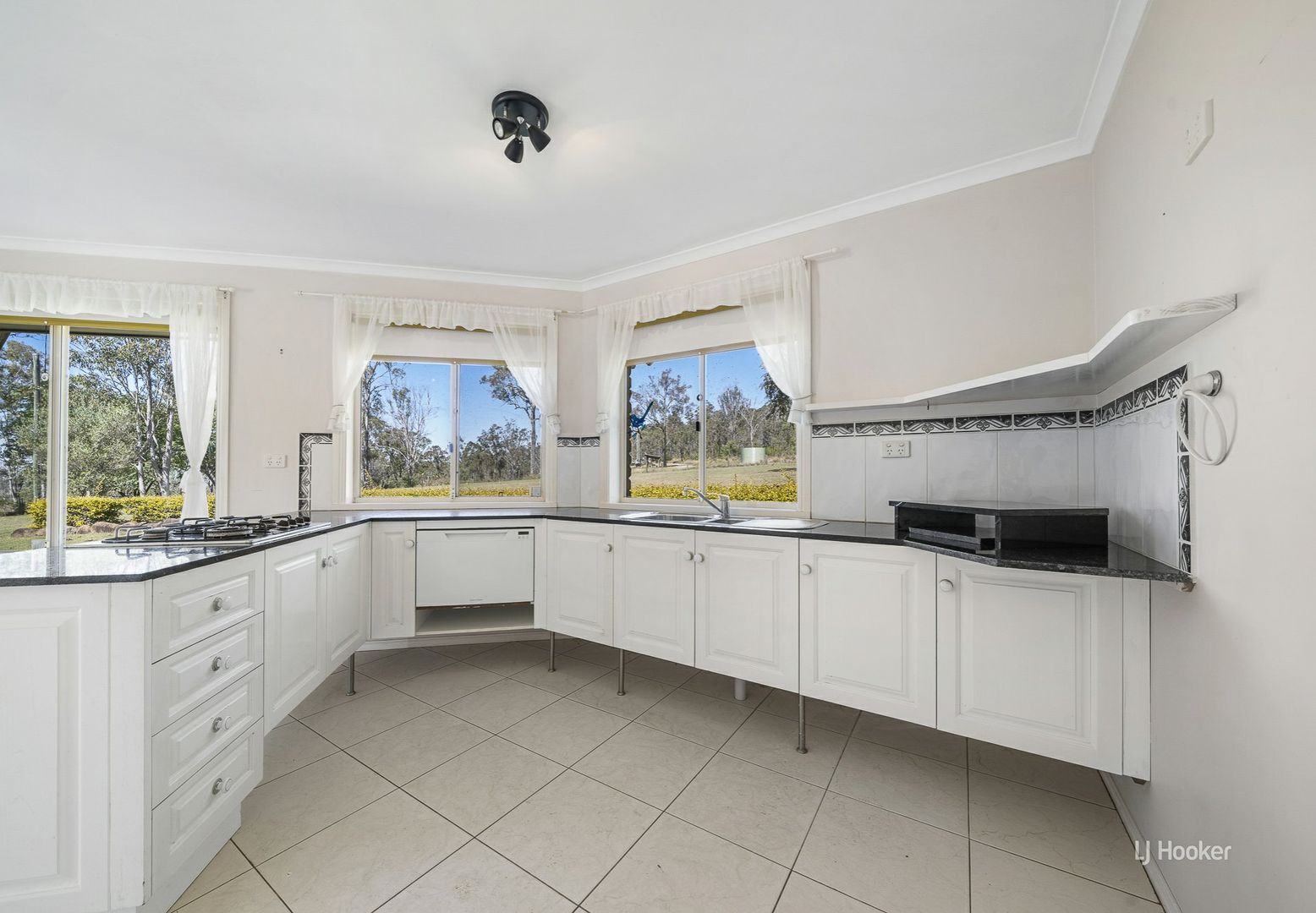 35 Lakeview Drive, Esk QLD 4312, Image 1