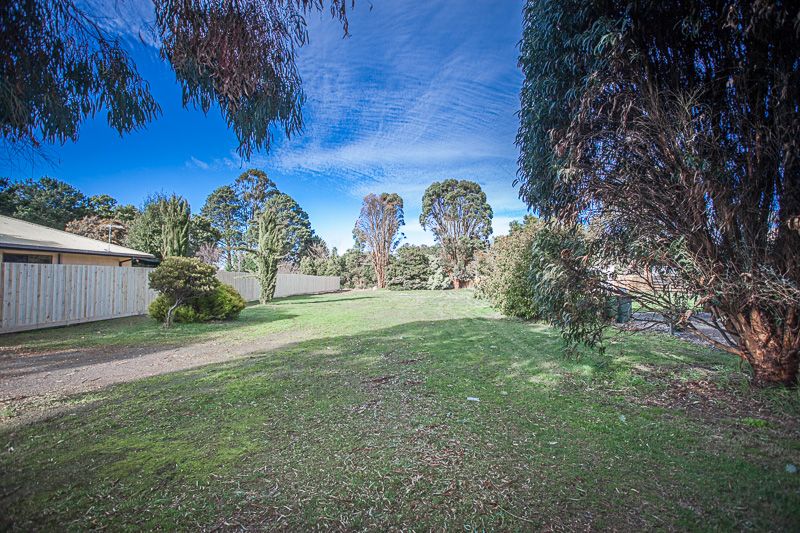 6A White Avenue, Romsey VIC 3434, Image 2