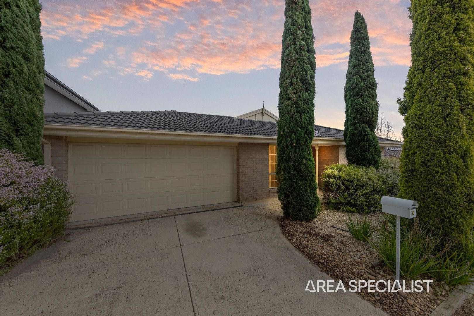 3 bedrooms House in 33 Wild Cherry Avenue PAKENHAM VIC, 3810