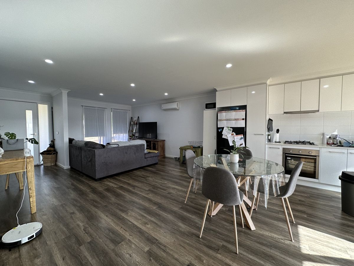 4/156 Holts Lane, Bacchus Marsh VIC 3340 Apartment For Rent Domain