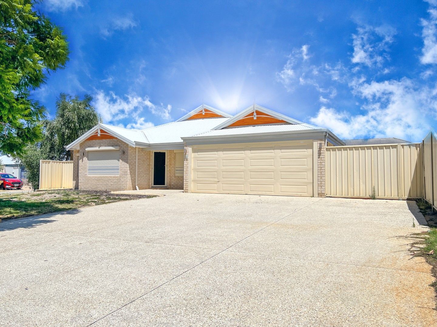 4 bedrooms House in 5 Kumarina Drive SECRET HARBOUR WA, 6173