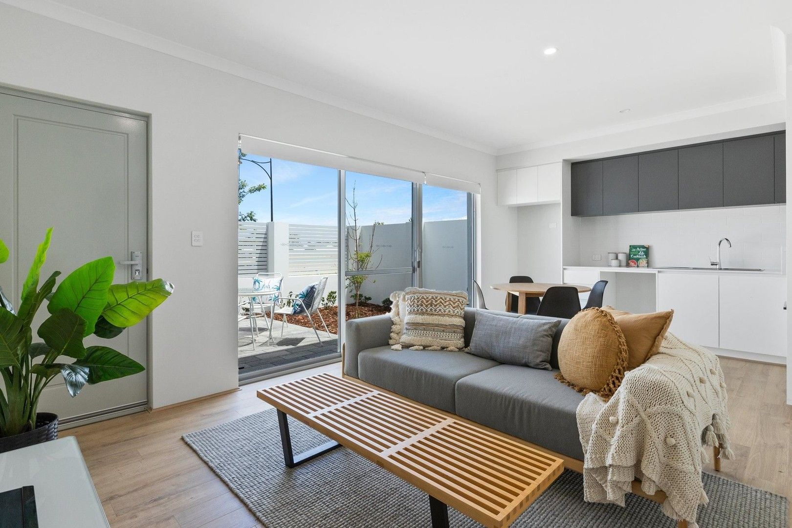 2 bedrooms House in 1/16 Monger Road LAKE COOGEE WA, 6166