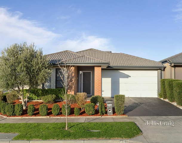 40 Hartland Drive, Cranbourne North VIC 3977