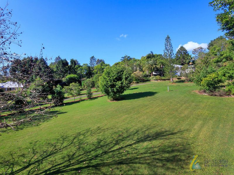 52 Leahey Road, Brookfield QLD 4069, Image 2