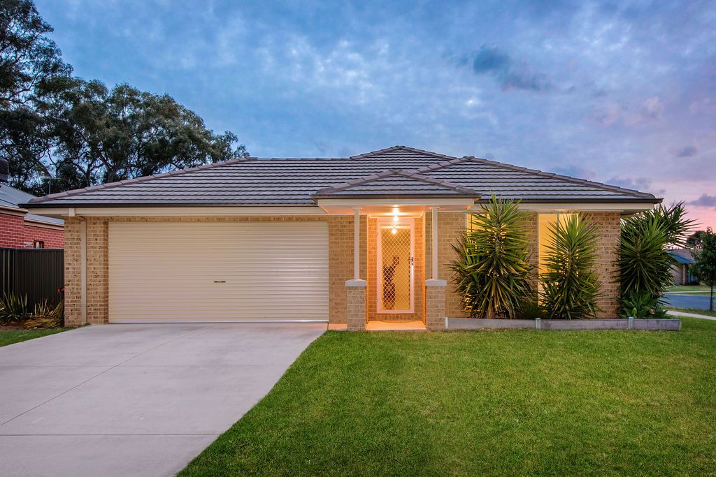 House For Sale At 4 Silky Oak Court Albury Nsw 2640 Domain