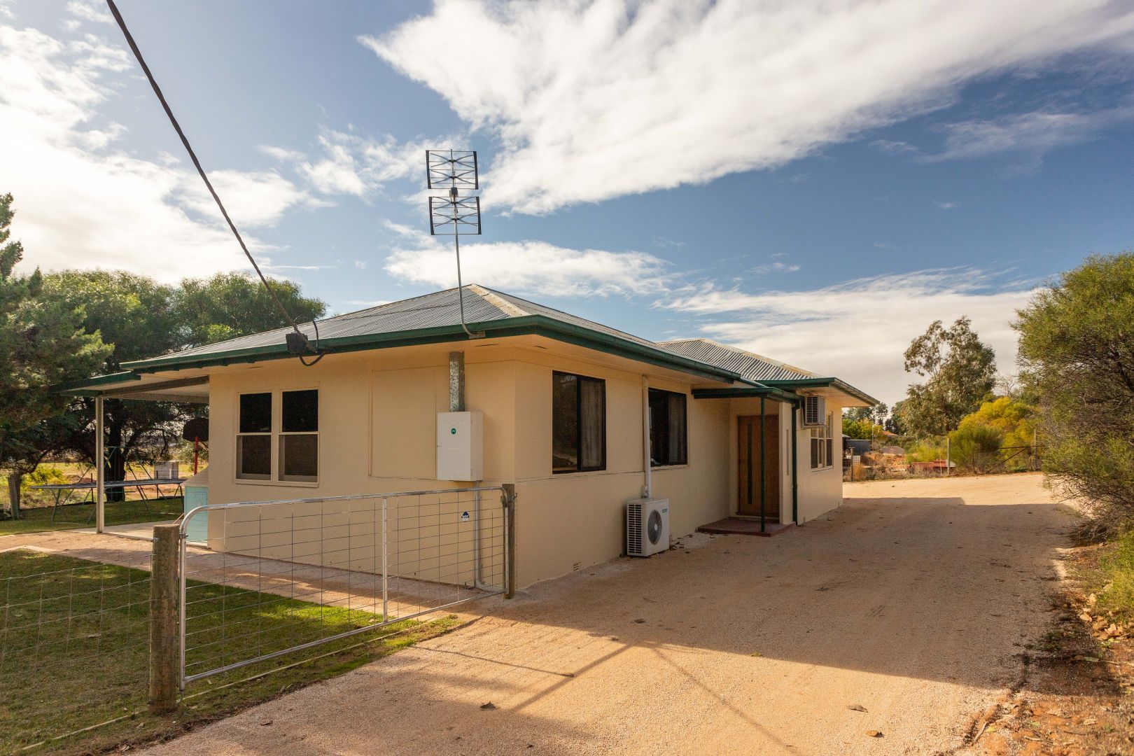 225 Alamein Avenue, Loxton North SA 5333, Image 2