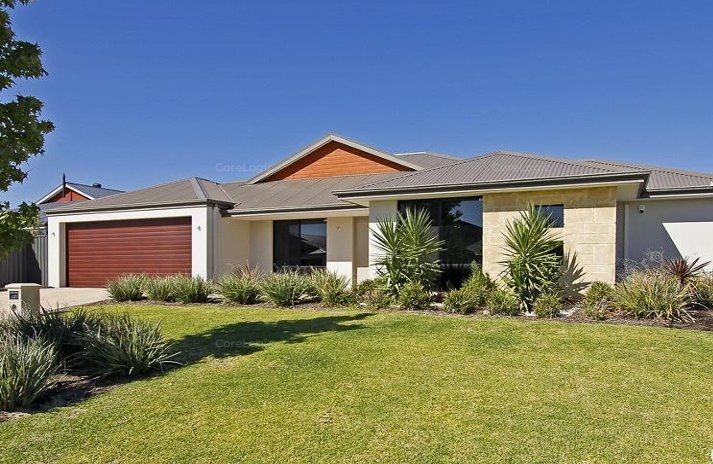 4 bedrooms House in 2 Daplin Way AVELEY WA, 6069
