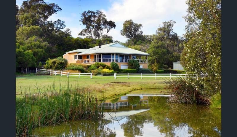 3 bedrooms House in 200 Cathedral Avenue LESCHENAULT WA, 6233