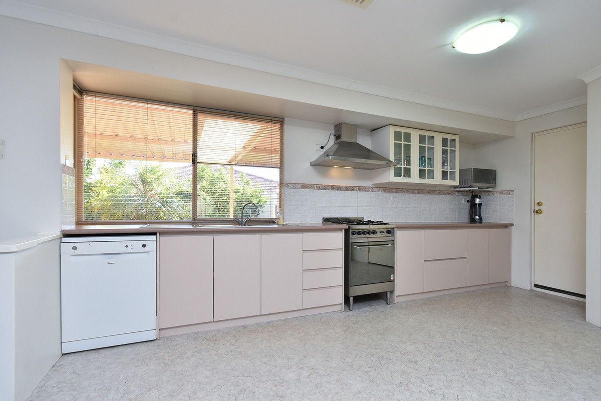 102 Balladong Loop, Carramar WA 6031, Image 2