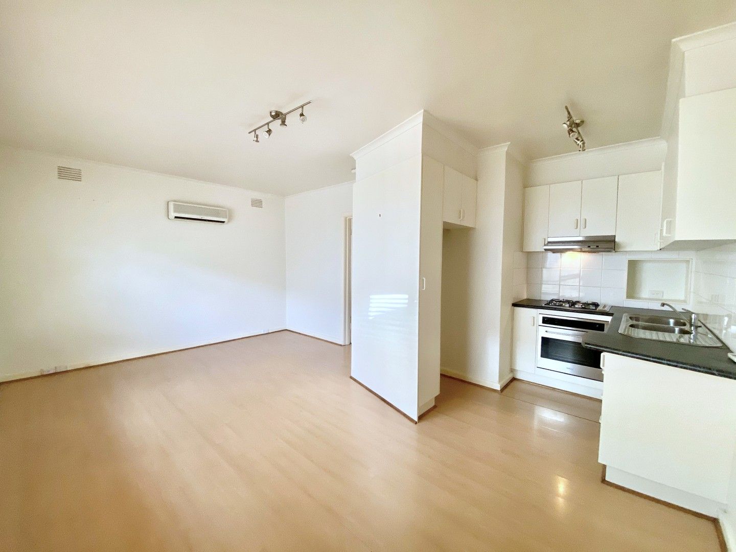 1 bedrooms Apartment / Unit / Flat in 3/5 Spray Street ELWOOD VIC, 3184