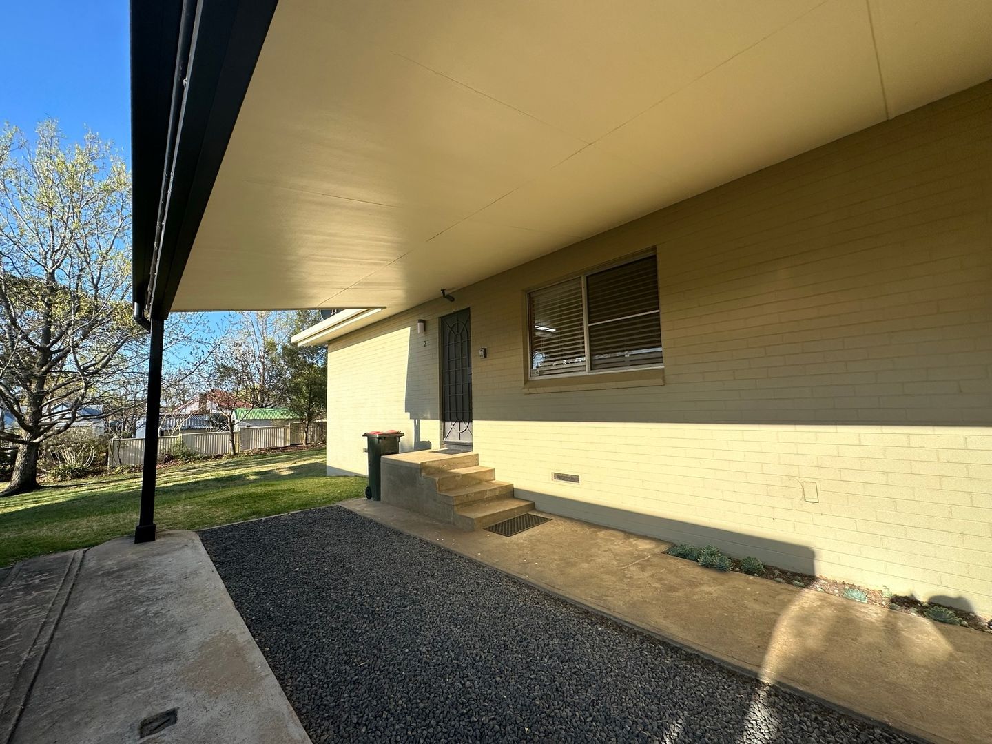 2 bedrooms Apartment / Unit / Flat in 2/13-15 Railway Parade ARMIDALE NSW, 2350
