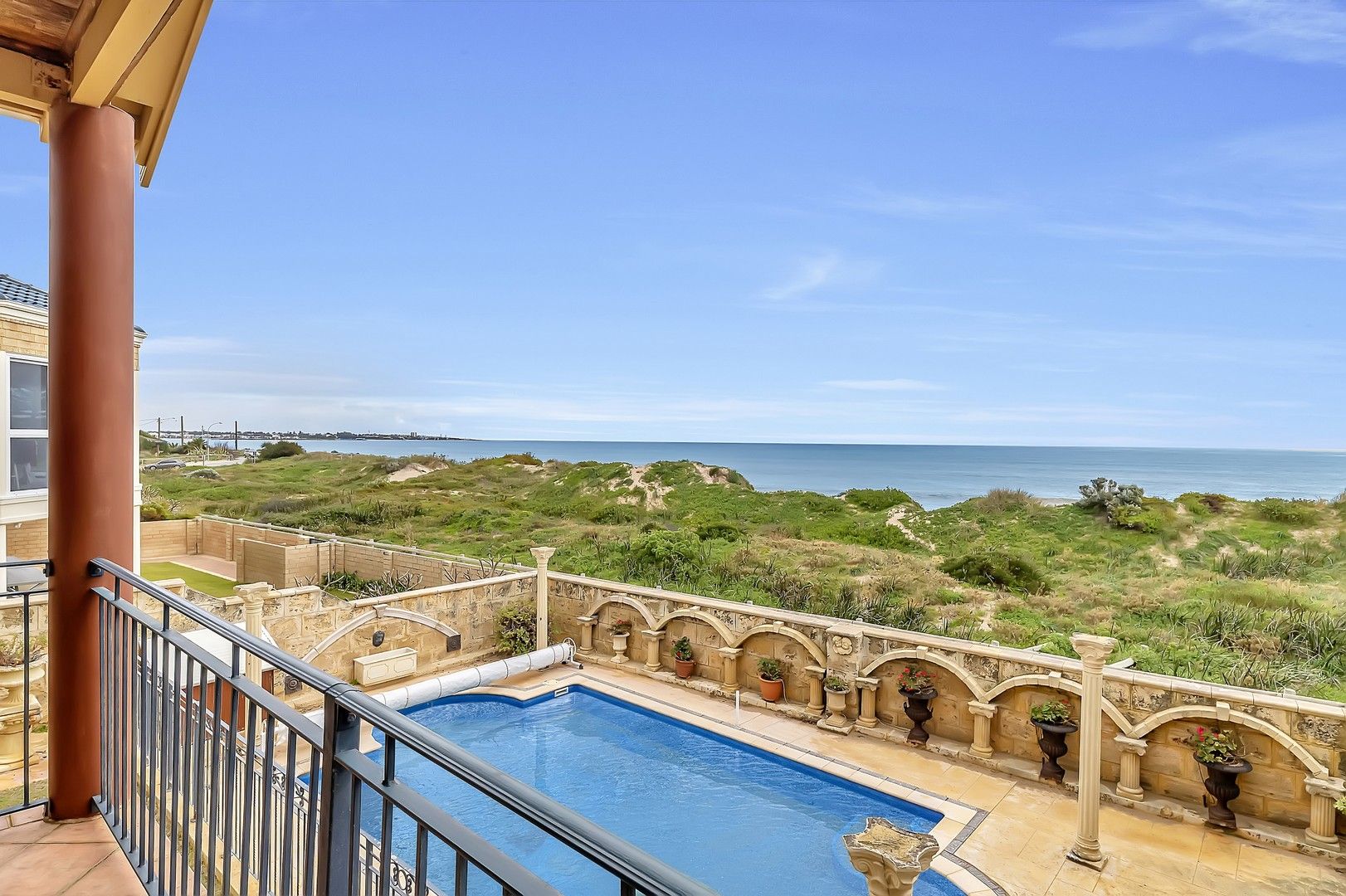 6 bedrooms House in 62 Hickman Road SILVER SANDS WA, 6210