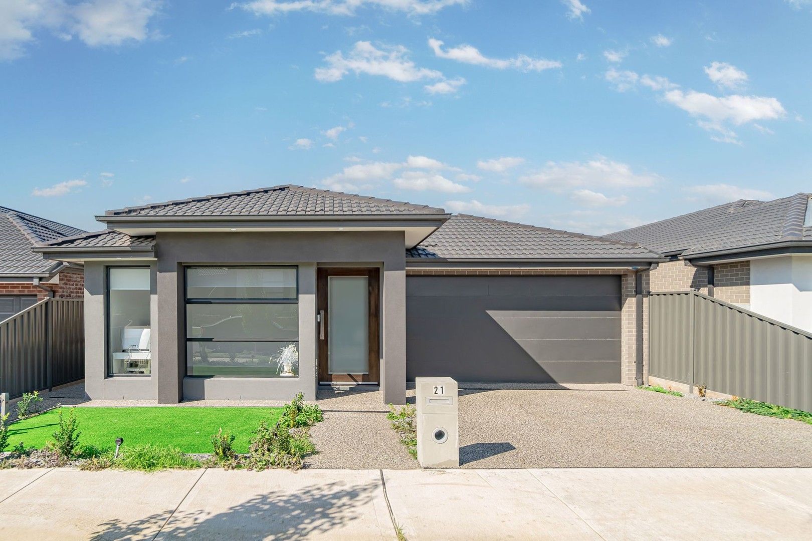 21 Orienteering Drive (Greenvale Lakes), Roxburgh Park VIC 3064 Domain
