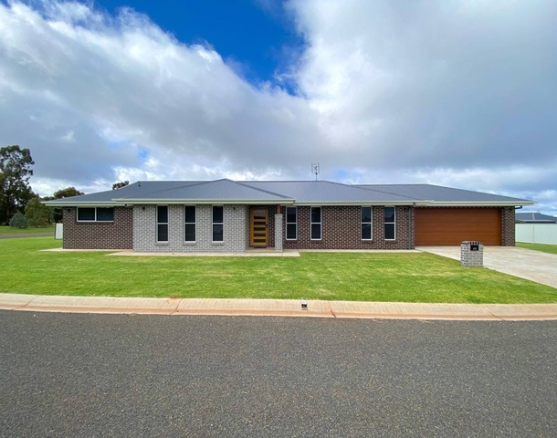 65 Page Street, Parkes NSW 2870