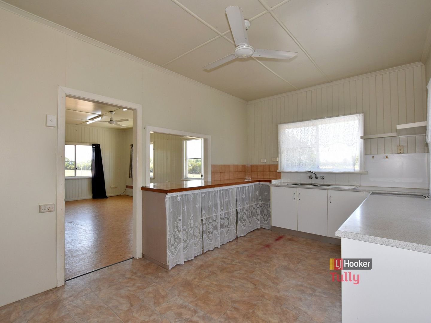 1-2/9 Vipiana Drive, Tully Heads QLD 4854, Image 1