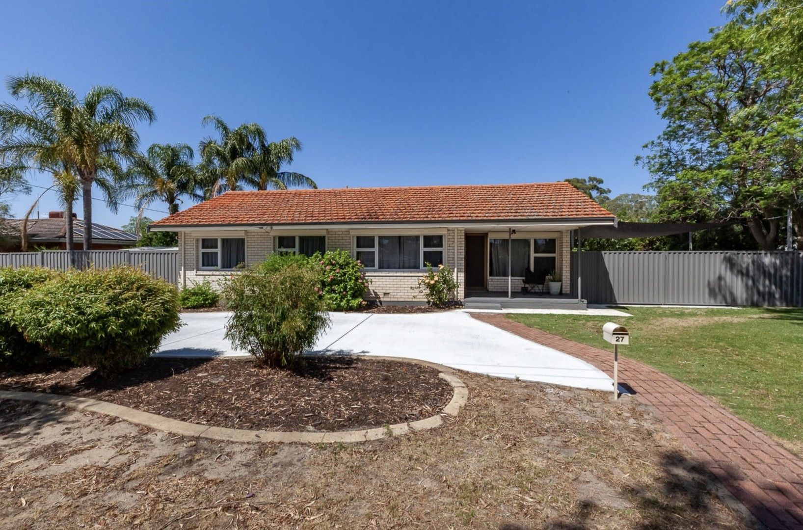 3 bedrooms House in 27 Willowmead Way KELMSCOTT WA, 6111