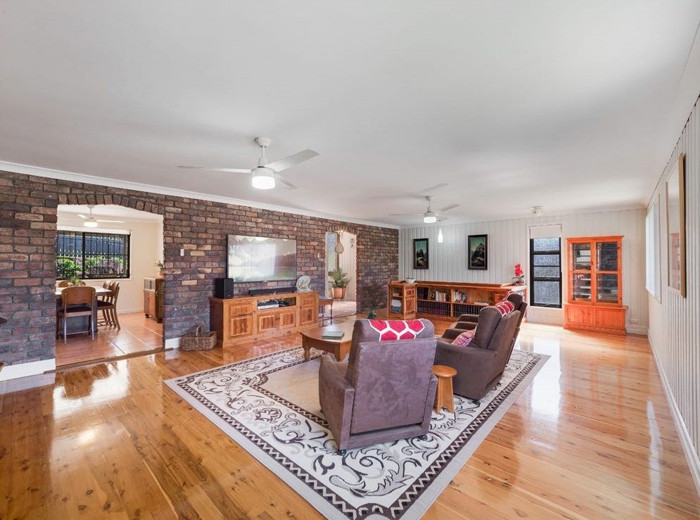 4 bedrooms House in 18 Bunowen Street FERNY GROVE QLD, 4055