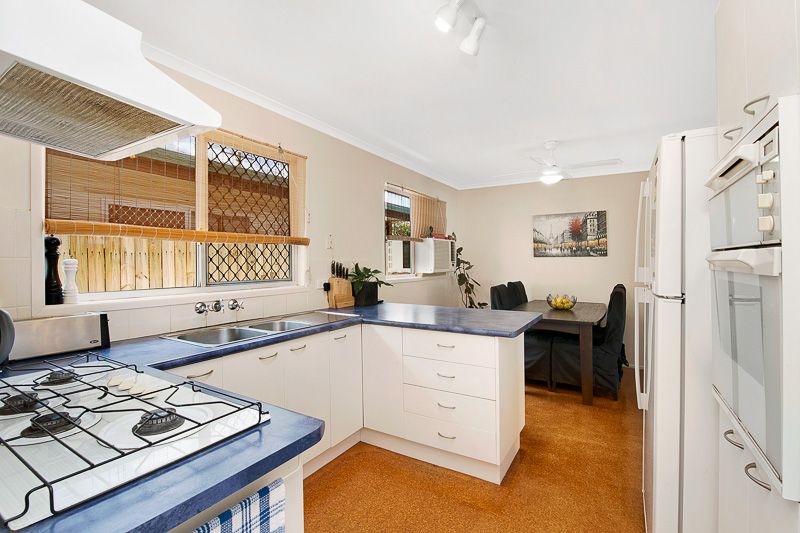 3 bedrooms House in 16 Porpoise Parade DECEPTION BAY QLD, 4508