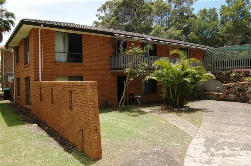 33 Belbourie Crescent, Boomerang Beach Property History & Address