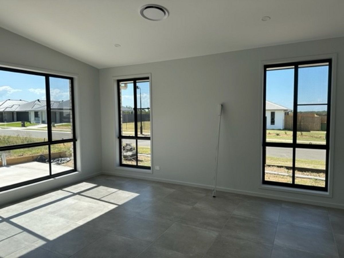 Plainland QLD 4341 4 beds house for Rent, 700 per week + water