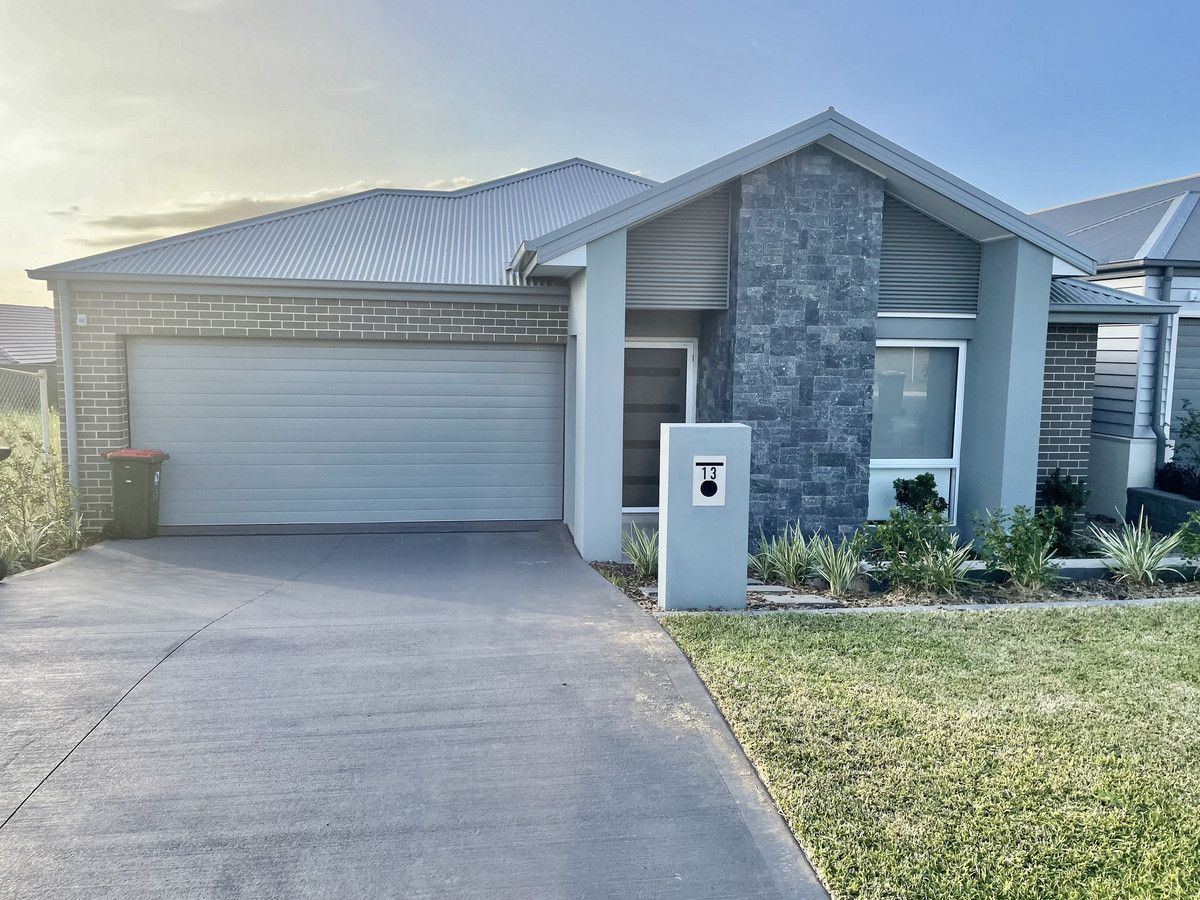 4 bedrooms House in 13 Cuthbert Street SPRING FARM NSW, 2570