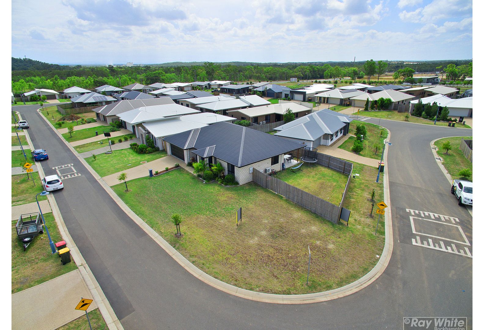 2 Graduate Parade / 4 Masters Avenue, Norman Gardens QLD 4701, Image 1