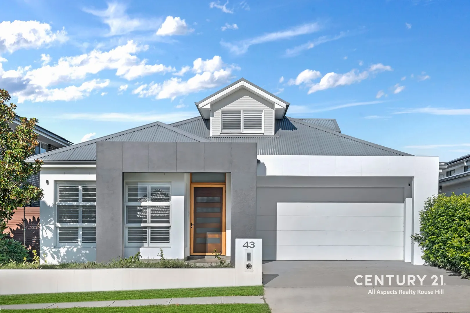 Luxury Dual-Level Living!, The Ponds