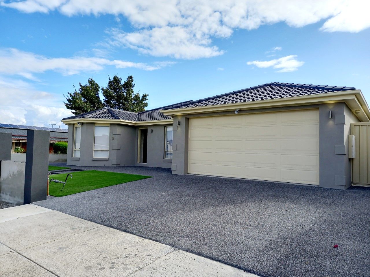 5 Ozzimo Drive, Hillside VIC 3037 House For Rent 550 Domain