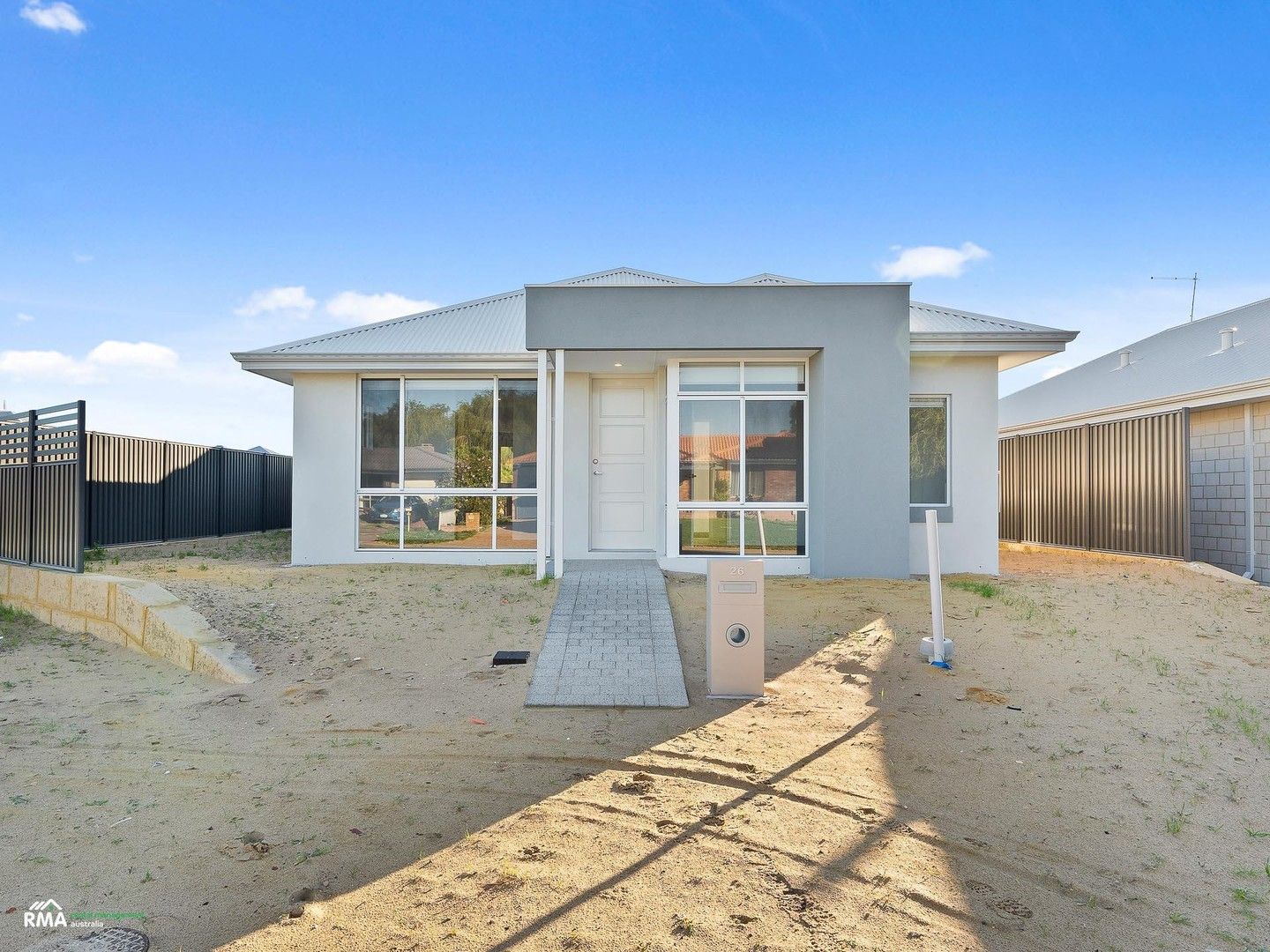 4 bedrooms House in 26 Swiftshire Road MADORA BAY WA, 6210