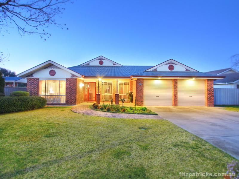 16 Coventry Place, Lake Albert Property History & Address Research