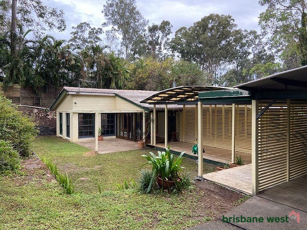 5 bedrooms House in 5 Yarawa Street KENMORE QLD, 4069