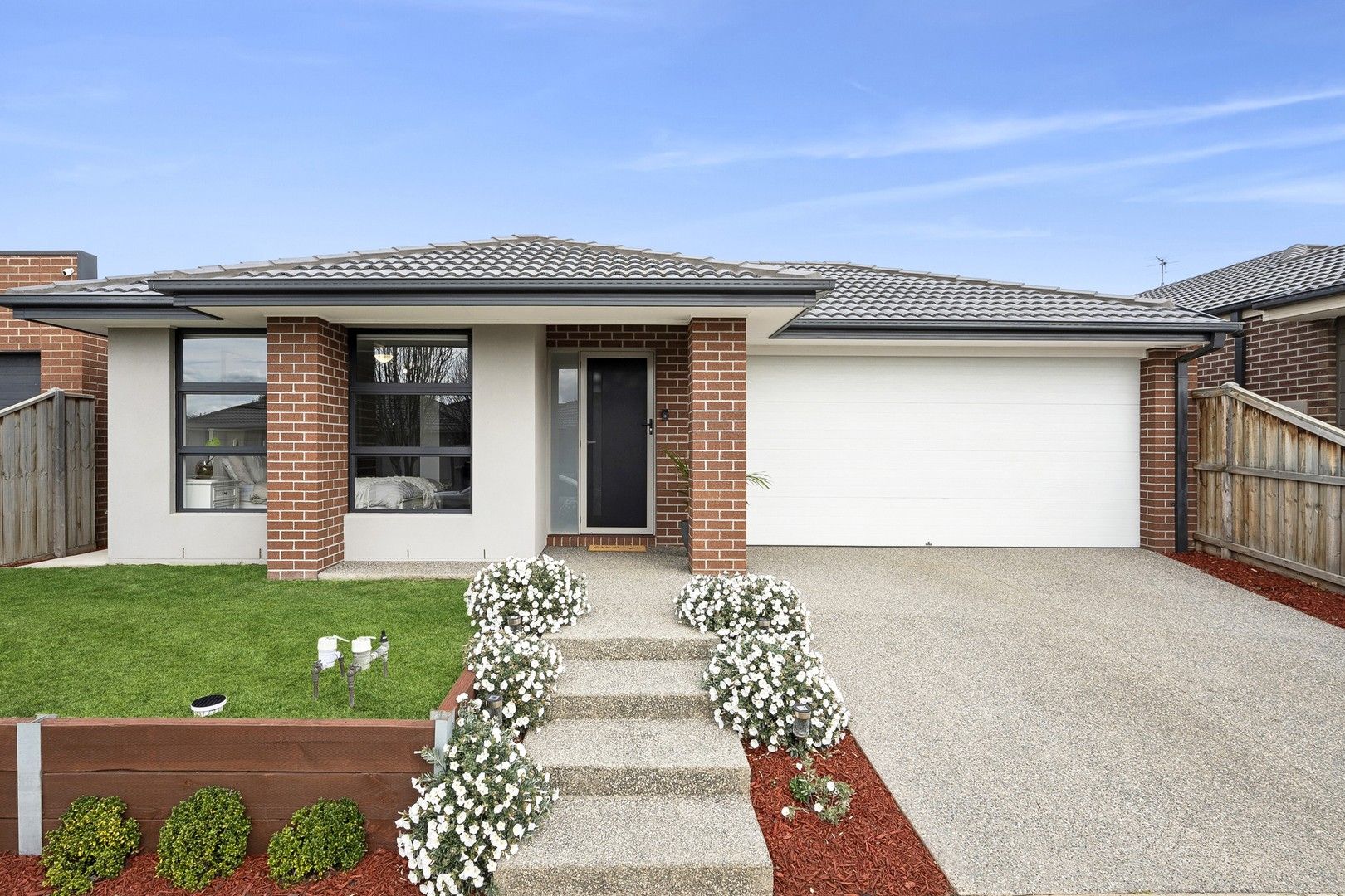 3 bedrooms House in 8 Winterfell Road CHARLEMONT VIC, 3217