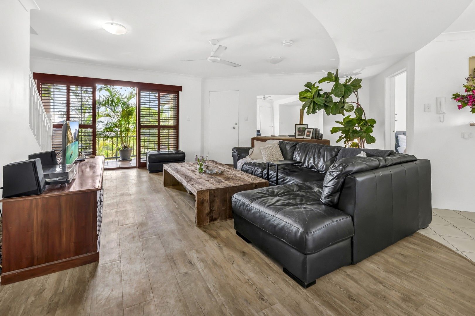 11/31-33 Mawarra Street, Chevron Island QLD 4217, Image 0