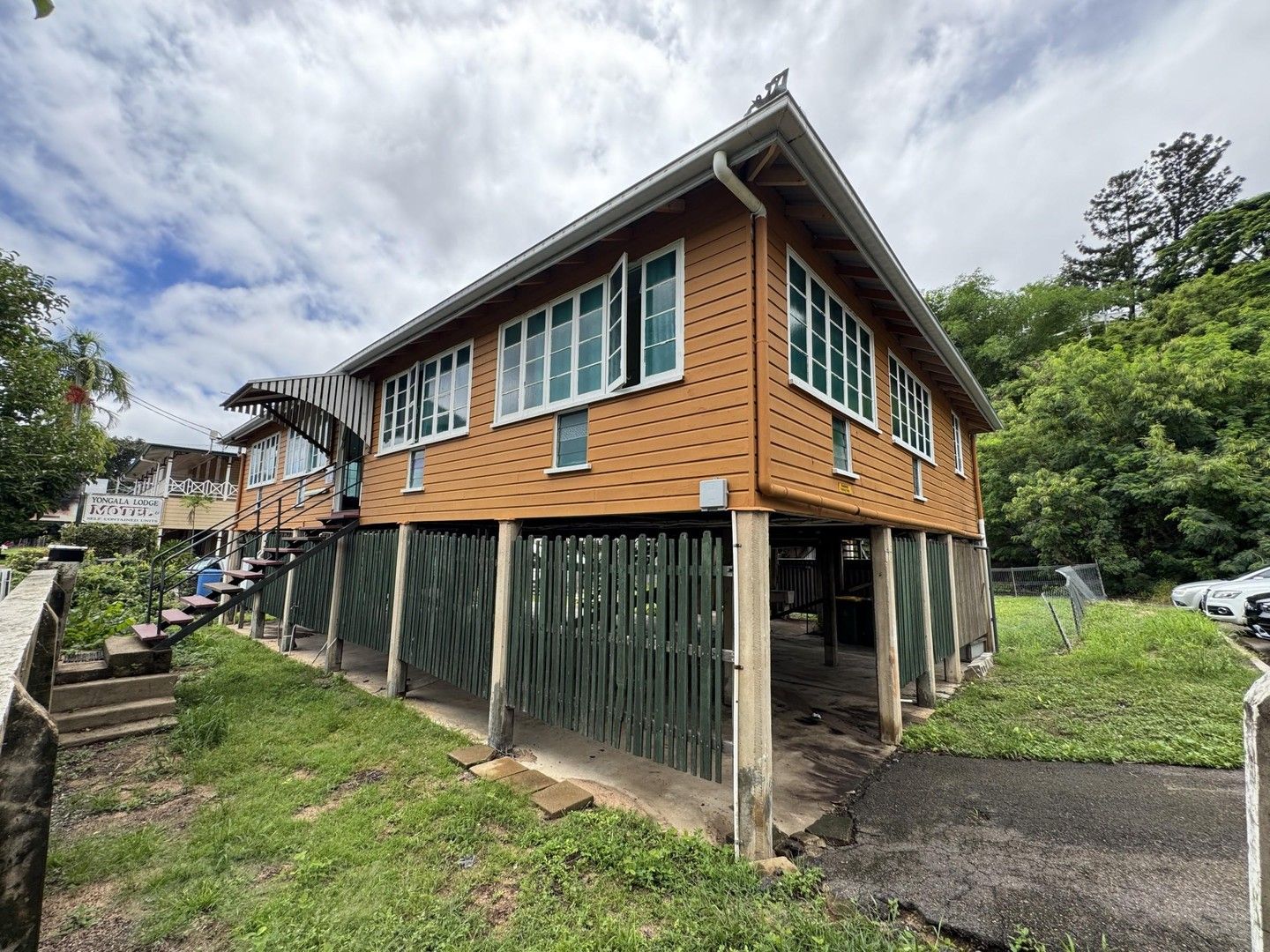 3 bedrooms Semi-Detached in 2/9 Fryer Street NORTH WARD QLD, 4810