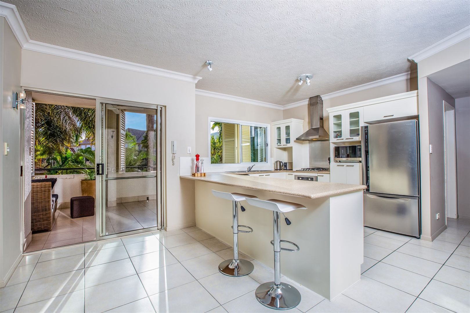 304/2 Greenslopes Street, Cairns North QLD 4870, Image 2