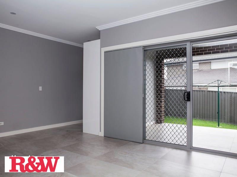 2 bedrooms House in 135A Holden Drive ORAN PARK NSW, 2570