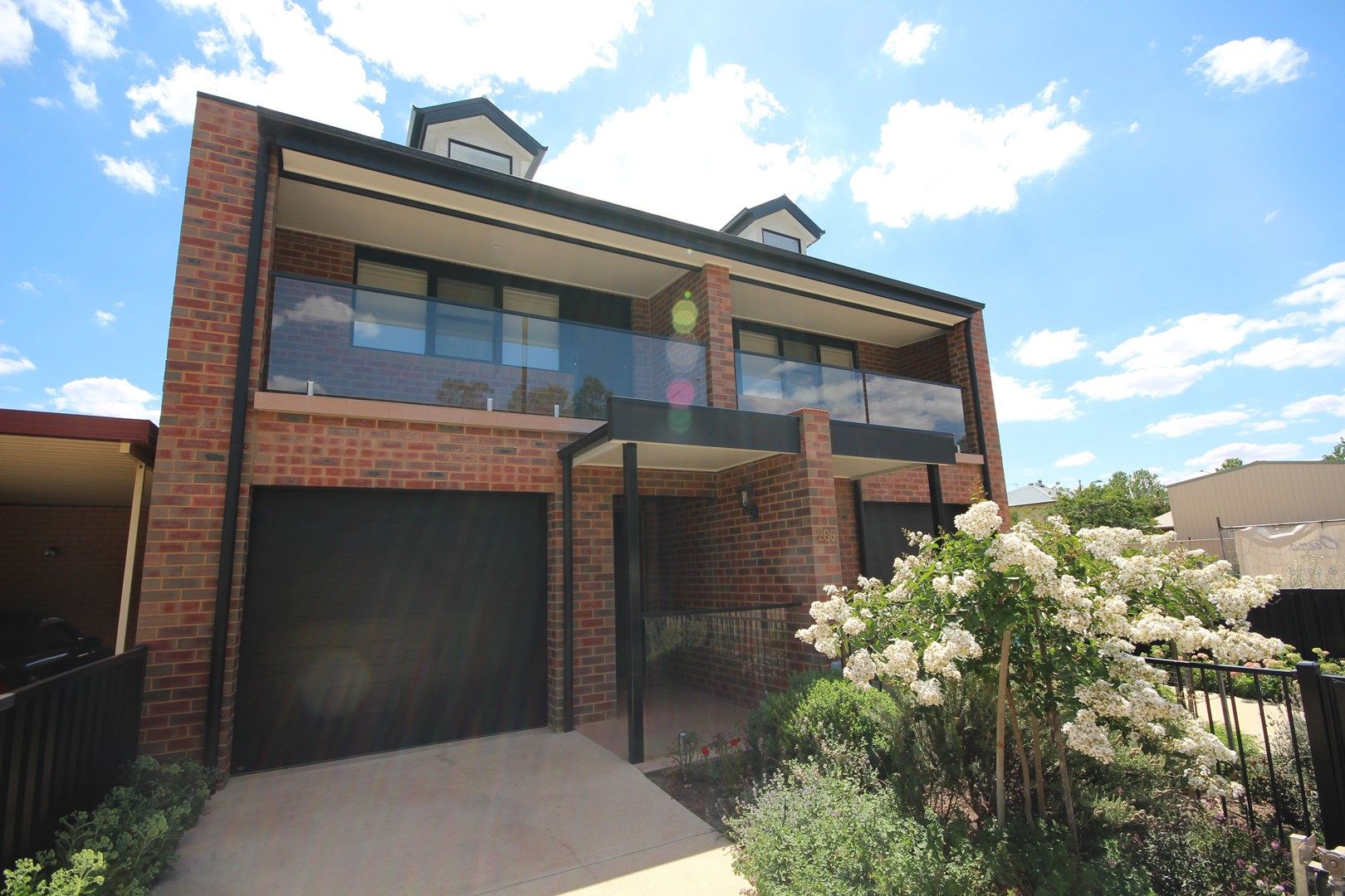 2 bedrooms Villa in 2/208 Fitzmaurice Street WAGGA WAGGA NSW, 2650