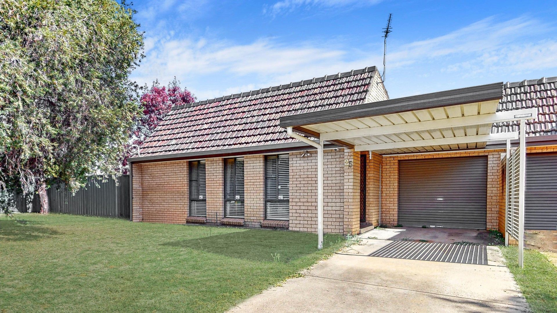 2 bedrooms Duplex in 25 Corbett Avenue DUBBO NSW, 2830