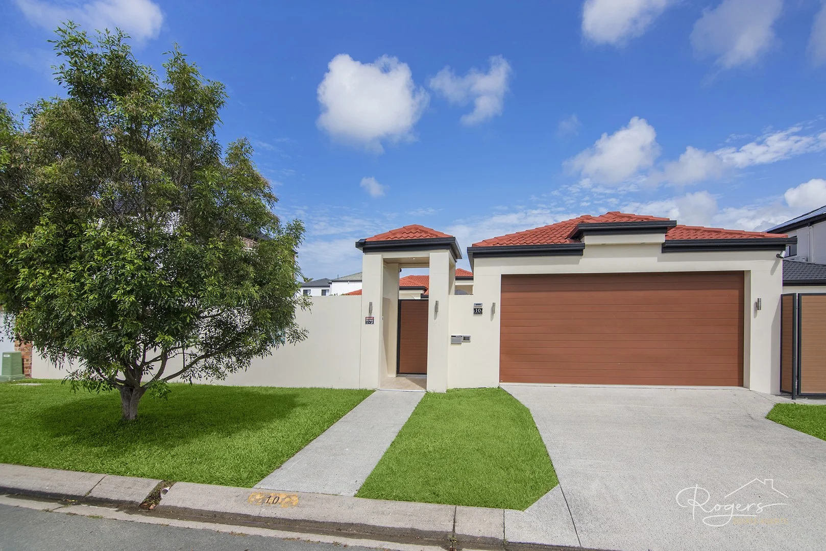 10 Renate Way, Benowa Waters QLD 4217