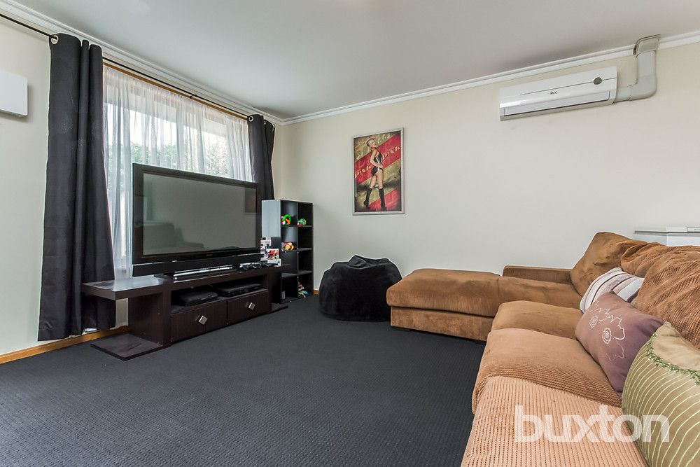 2/1 Everett Close, Herne Hill VIC 3218, Image 2