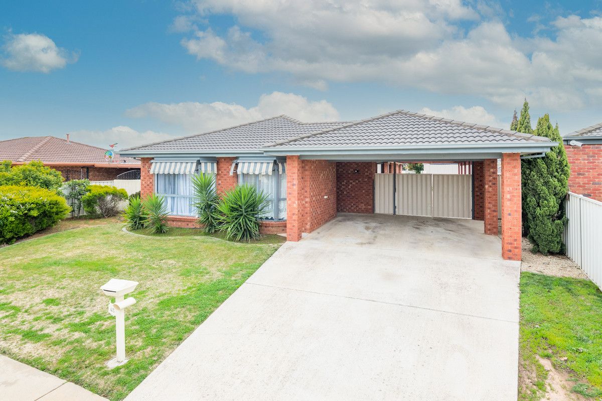 3 bedrooms House in 43 McCubbin Drive SHEPPARTON VIC, 3630